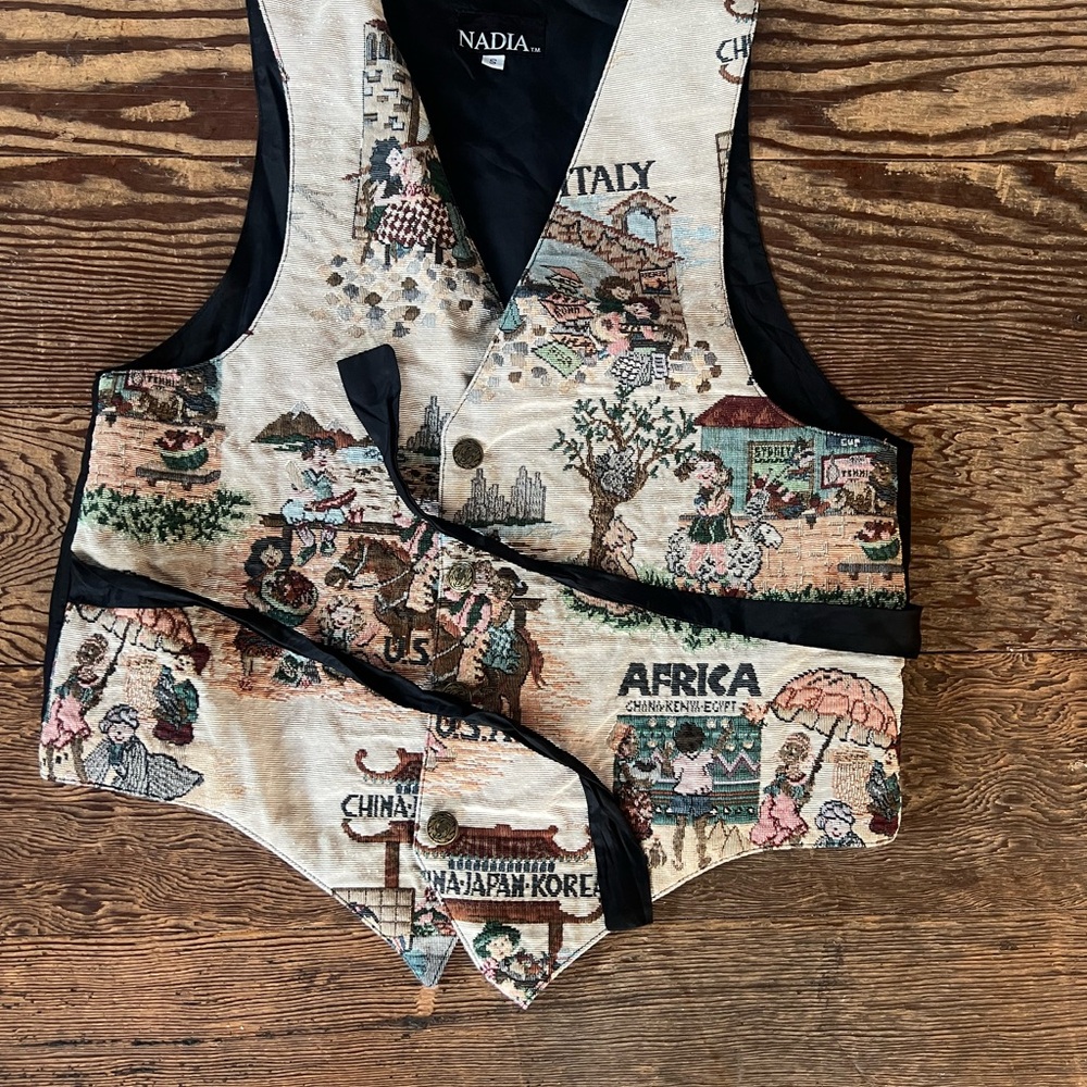 Nadia Western Graphic Vest